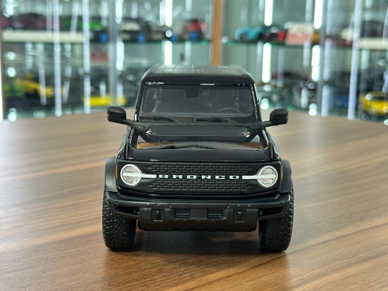 1/18 Diecast Maisto Ford BRONCO WILDTRAK  2021 Dark Blue
