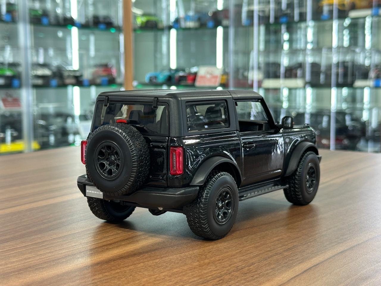 1/18 Diecast Maisto Ford BRONCO WILDTRAK  2021 Dark Blue