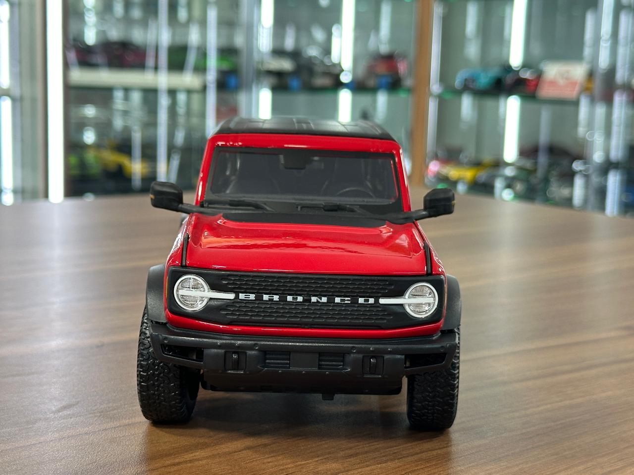 1/18 Diecast Maisto Ford BRONCO WILDTRAK 2021 Red