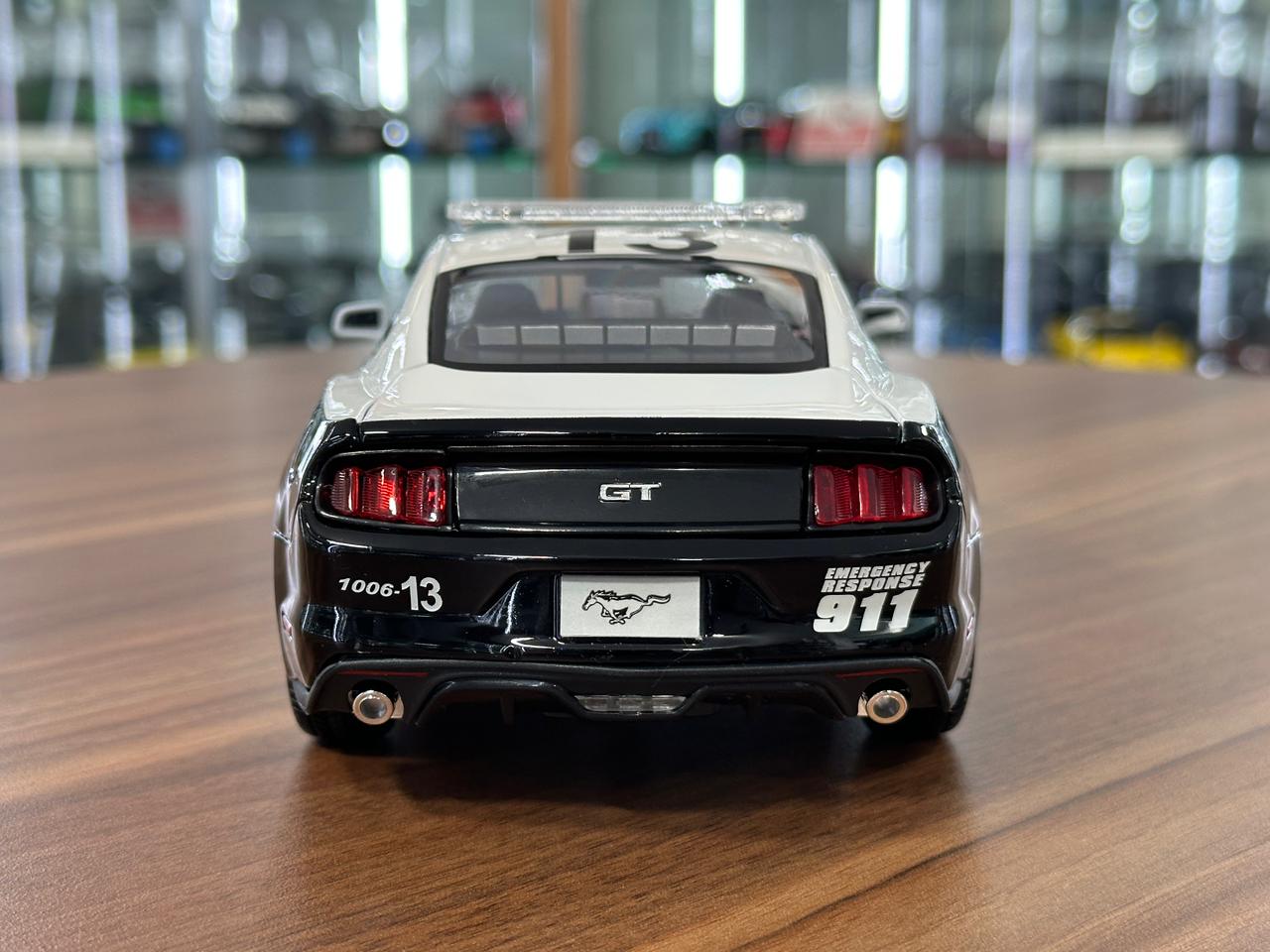 1/18 Diecast Maisto Ford Mustang GT Police - Full Opening