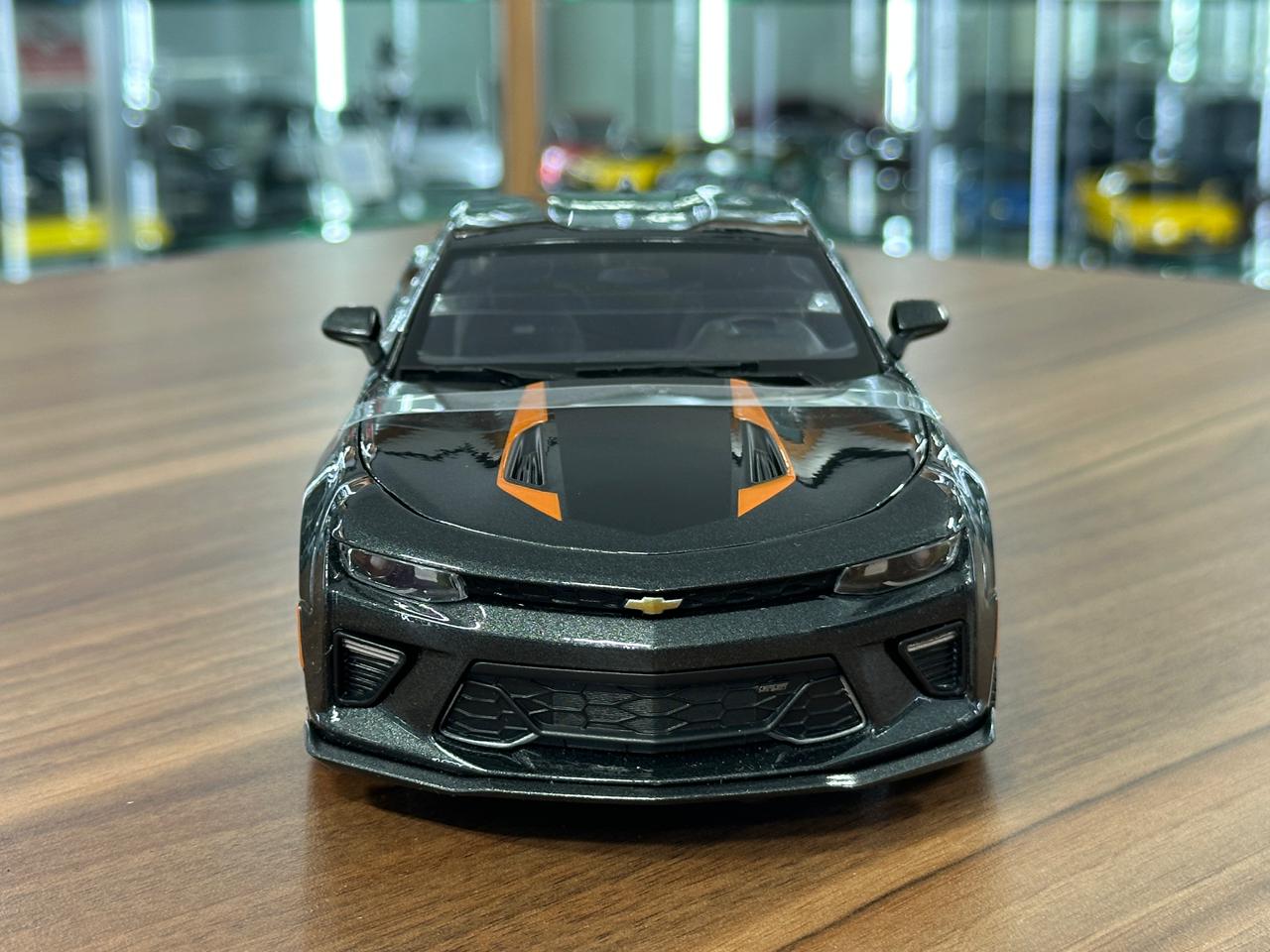 1/18 Diecast Maisto Chevrolet Camaro Fifty anniversary 2017 Grey