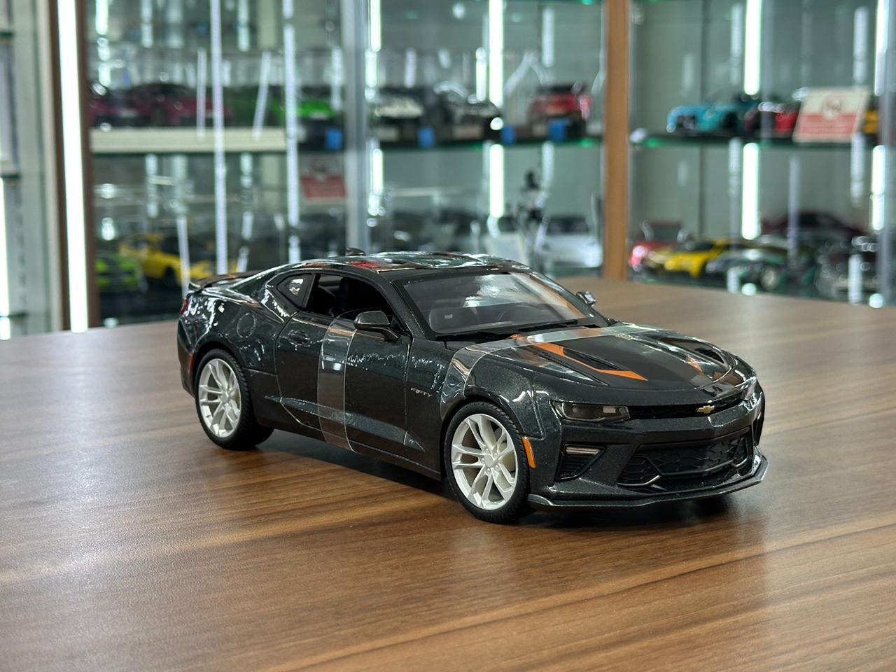1/18 Diecast Maisto Chevrolet Camaro Fifty anniversary 2017 Grey