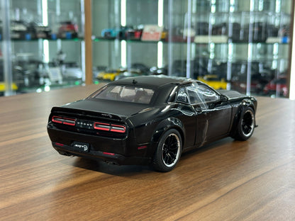1/18 Diecast Dodge Challenger SRT Hellcat Black Solido Model Car
