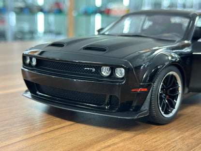 1/18 Diecast Dodge Challenger SRT Hellcat Black Solido Model Car