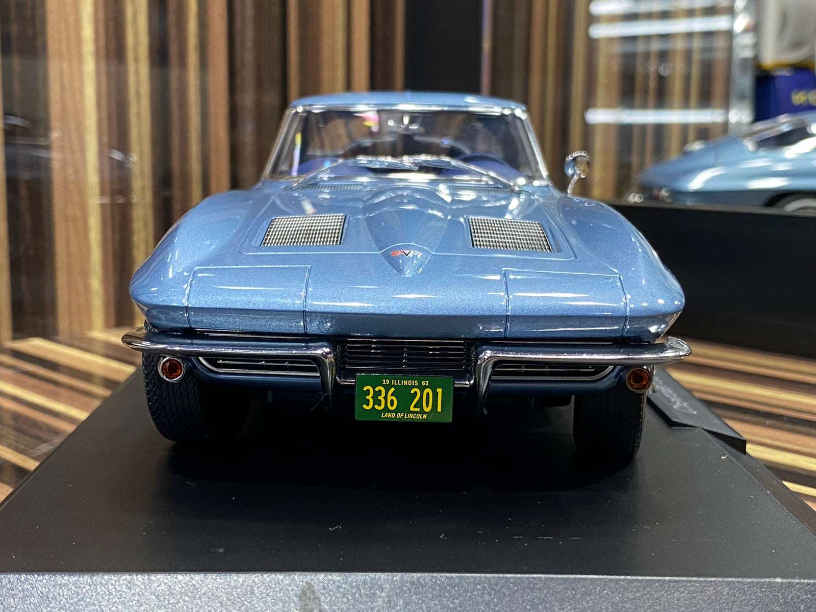 1/18 Diecast Chevrolet Corvette Sting Ray 1963 Blue Metallic Model car by Norev