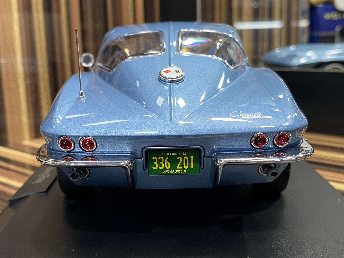 1/18 Diecast Chevrolet Corvette Sting Ray 1963 Blue Metallic Model car by Norev