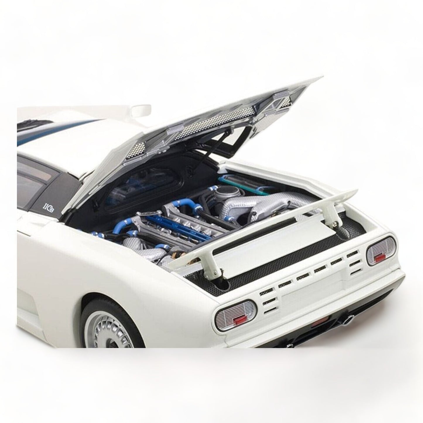 1/18 Diecast Bugatti EB 110 White AUTOart Scale Model Car