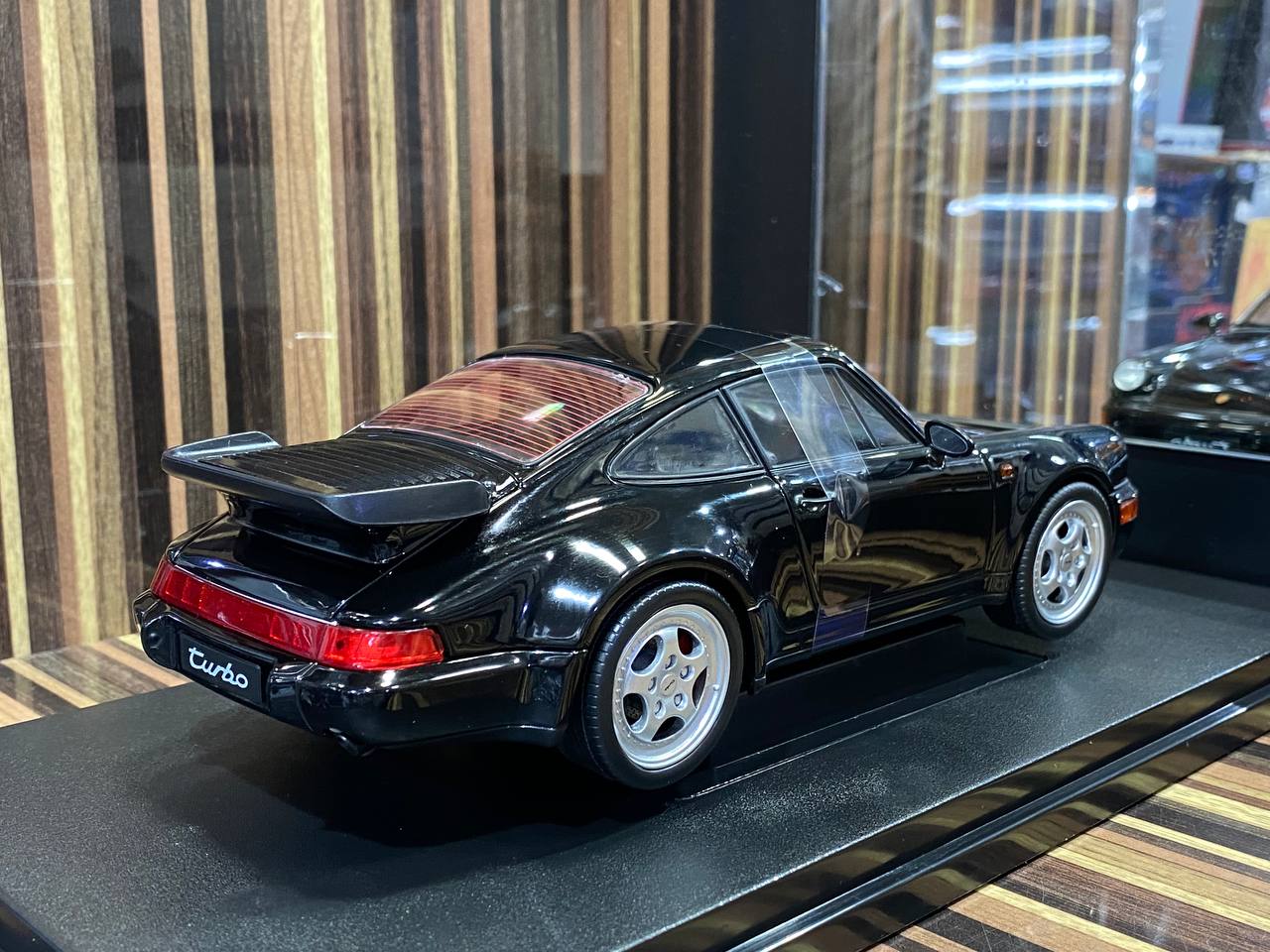 1/18 Welly Metal Diecast - Porsche 964 Turbo in Sleek Black|Sold in Dturman.com Dubai UAE.