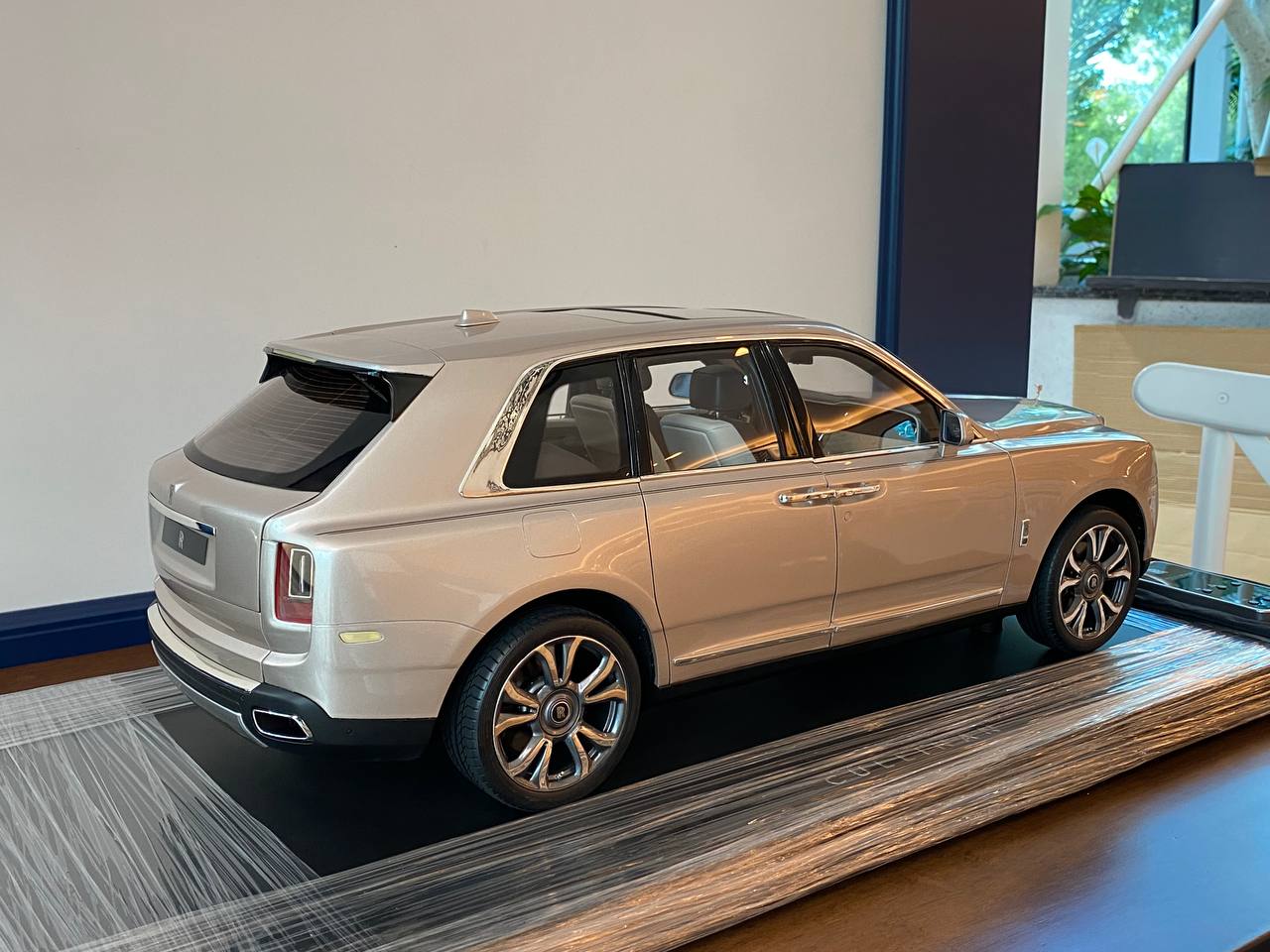 Exclusive 1/8 AMALGAM Scale - Rolls-Royce Cullinan with Full Opening and Working Lights (Remote Included)|Sold in Dturman.com Dubai UAE.