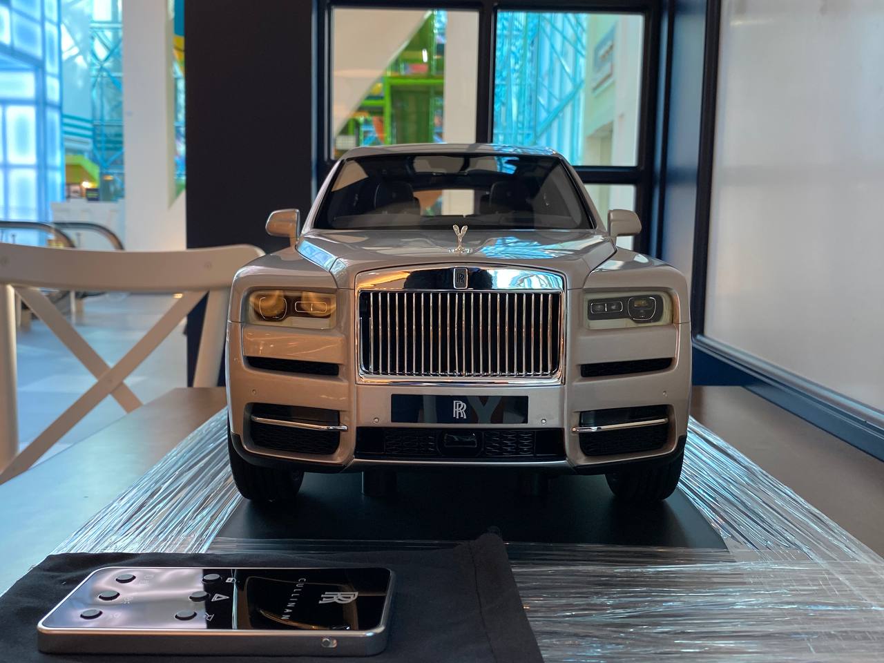 Exclusive 1/8 AMALGAM Scale - Rolls-Royce Cullinan with Full Opening and Working Lights (Remote Included)|Sold in Dturman.com Dubai UAE.