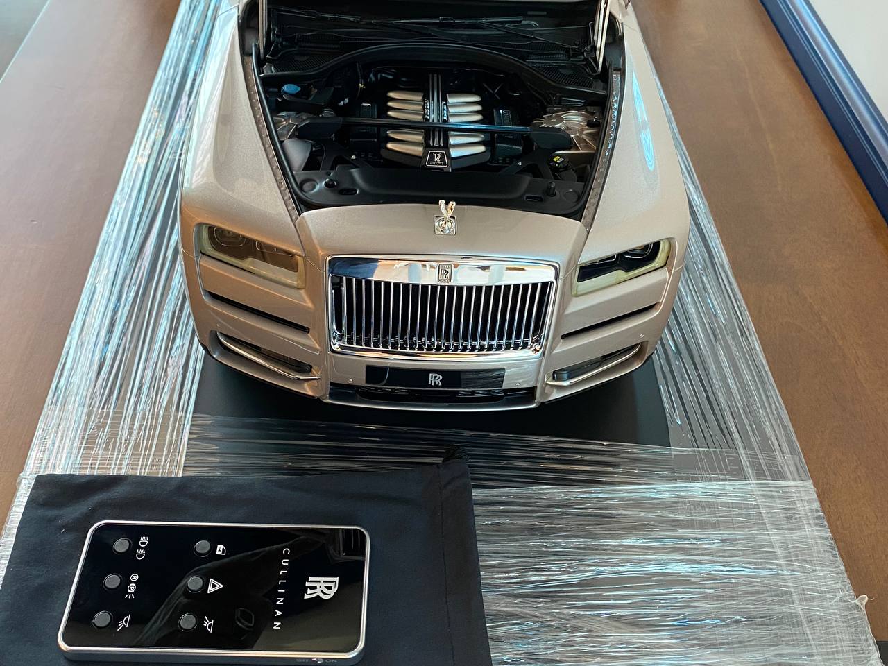 Exclusive 1/8 AMALGAM Scale - Rolls-Royce Cullinan with Full Opening and Working Lights (Remote Included)|Sold in Dturman.com Dubai UAE.