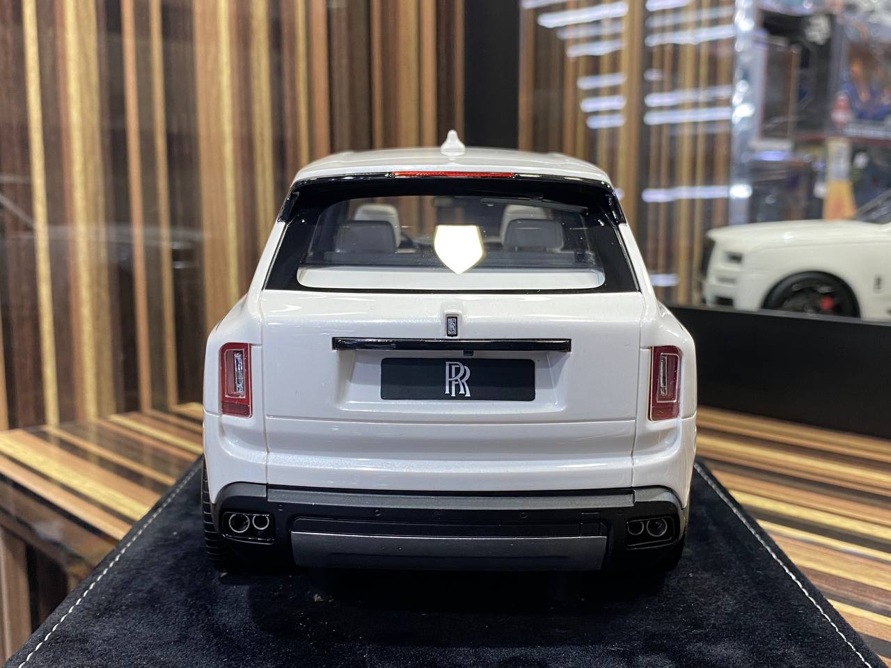 1/18 Henson&Heaven Resin Model - Rolls-Royce Cullinan Limited Edition in Elegant White|Sold in Dturman.com Dubai UAE.