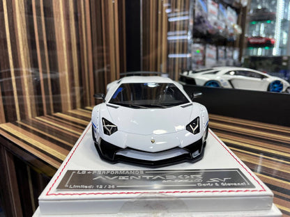 Davis & Giovanni Lamborghini Aventador LP750-4 SV 1/18 Resin Model - White|Sold in Dturman.com Dubai UAE.