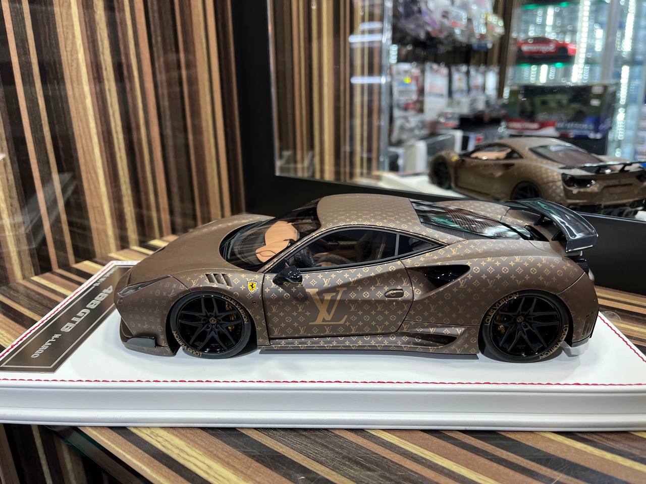 Davis & Giovanni Ferrari 488 GTB Novitec 1/18 Resin Model - Brown|Sold in Dturman.com Dubai UAE.