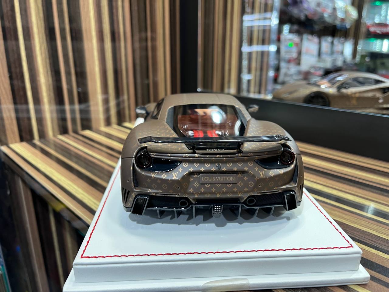 Davis & Giovanni Ferrari 488 GTB Novitec 1/18 Resin Model - Brown|Sold in Dturman.com Dubai UAE.