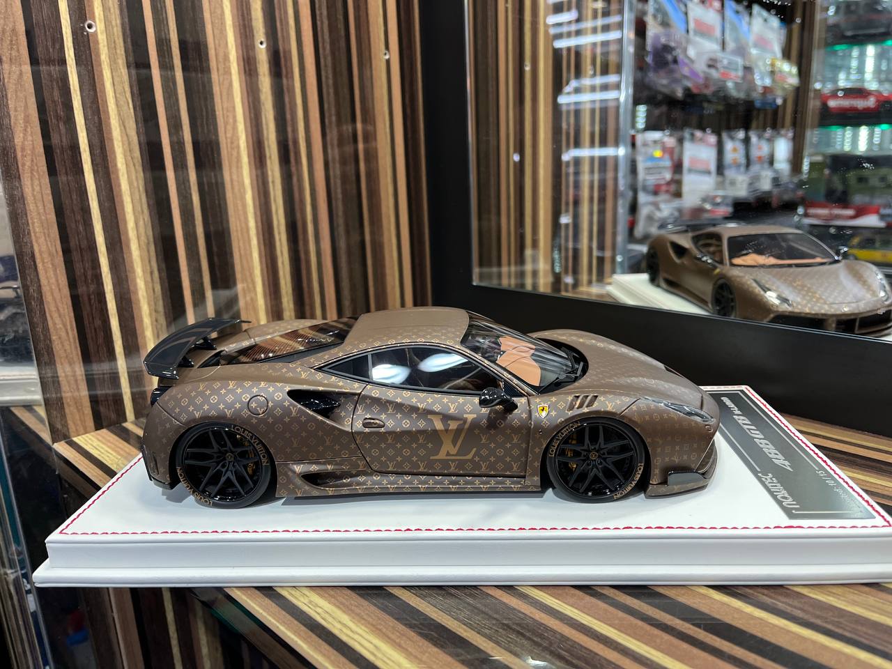 Davis & Giovanni Ferrari 488 GTB Novitec 1/18 Resin Model - Brown|Sold in Dturman.com Dubai UAE.