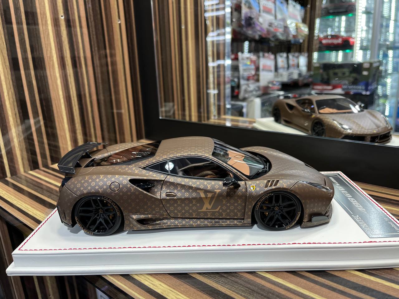 Davis & Giovanni Ferrari 488 GTB Novitec 1/18 Resin Model - Brown|Sold in Dturman.com Dubai UAE.