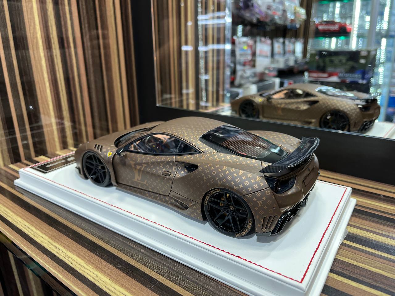Davis & Giovanni Ferrari 488 GTB Novitec 1/18 Resin Model - Brown|Sold in Dturman.com Dubai UAE.