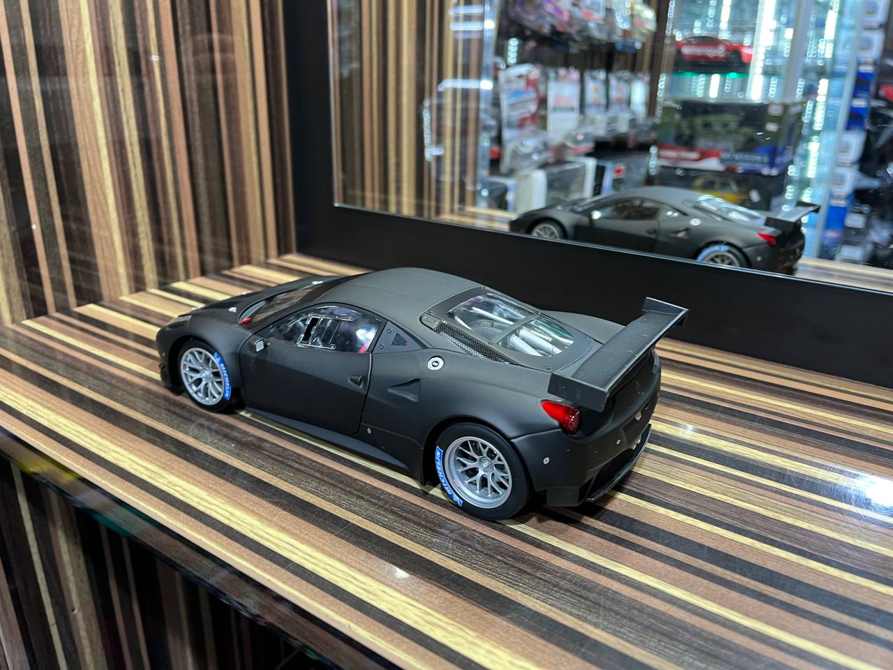 Hot Wheels Elite Ferrari 458 Italia GT2 - 1/18 Diecast Model, All Opening - Matt Black