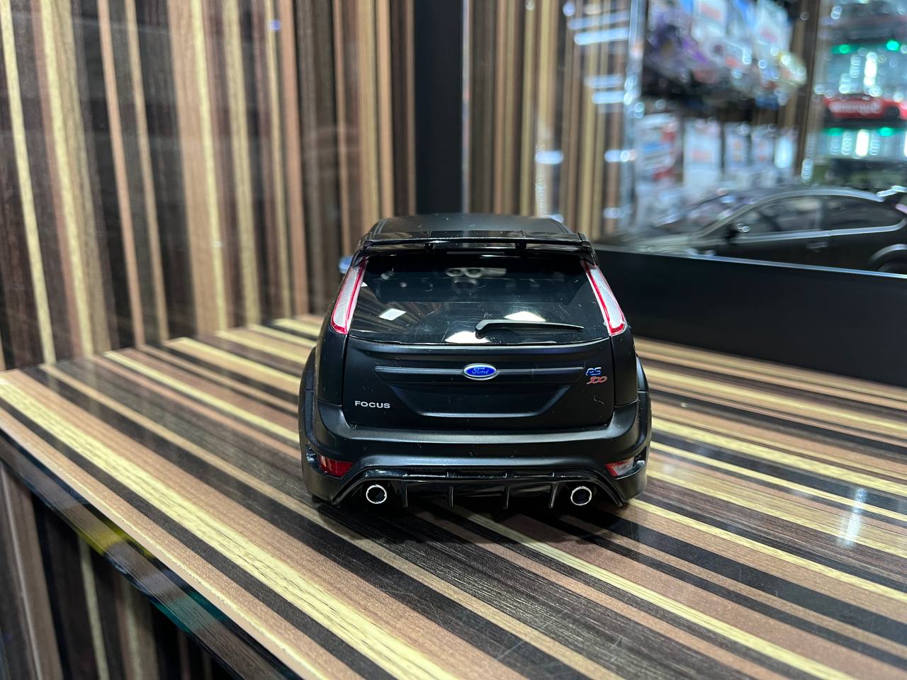 Minichamps Ford Focus RS500 - 1/18 Diecast Model, All Opening - Matt Black