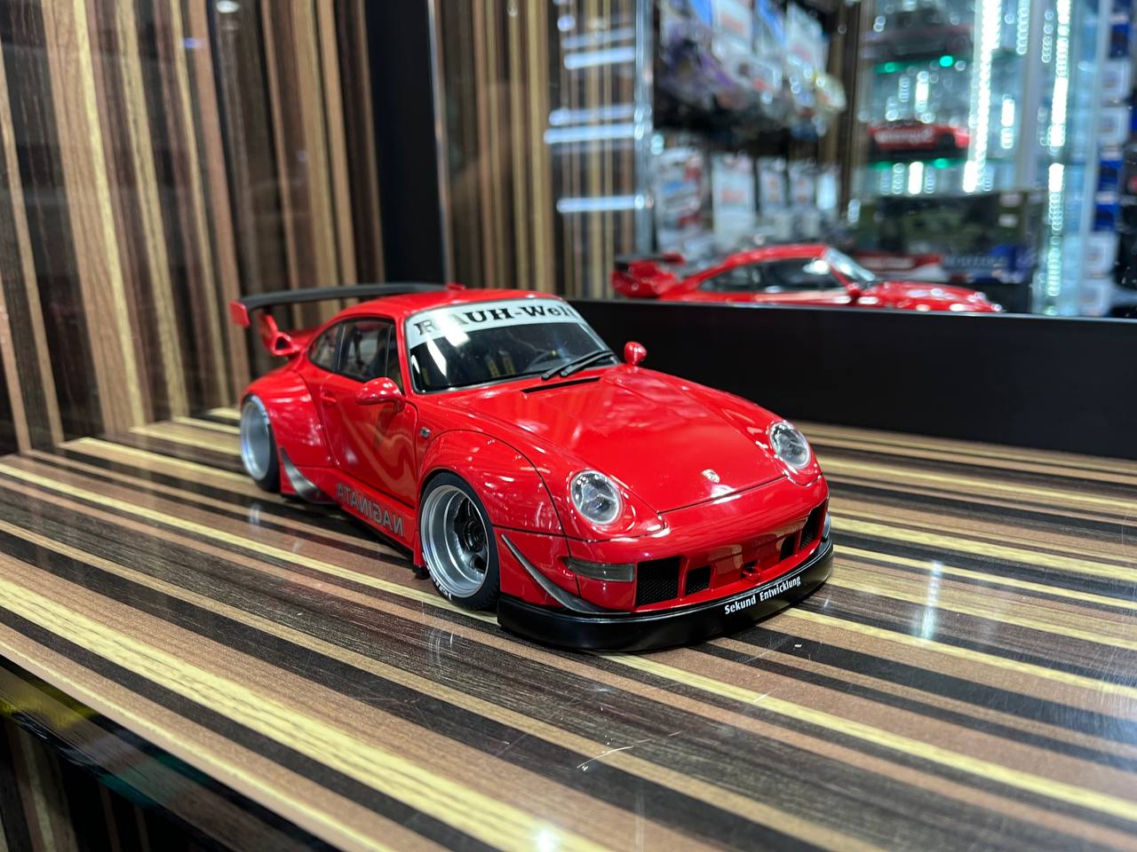 AutoArt Porsche RWB 993 - 1/18 Diecast Model, All Opening - Red
