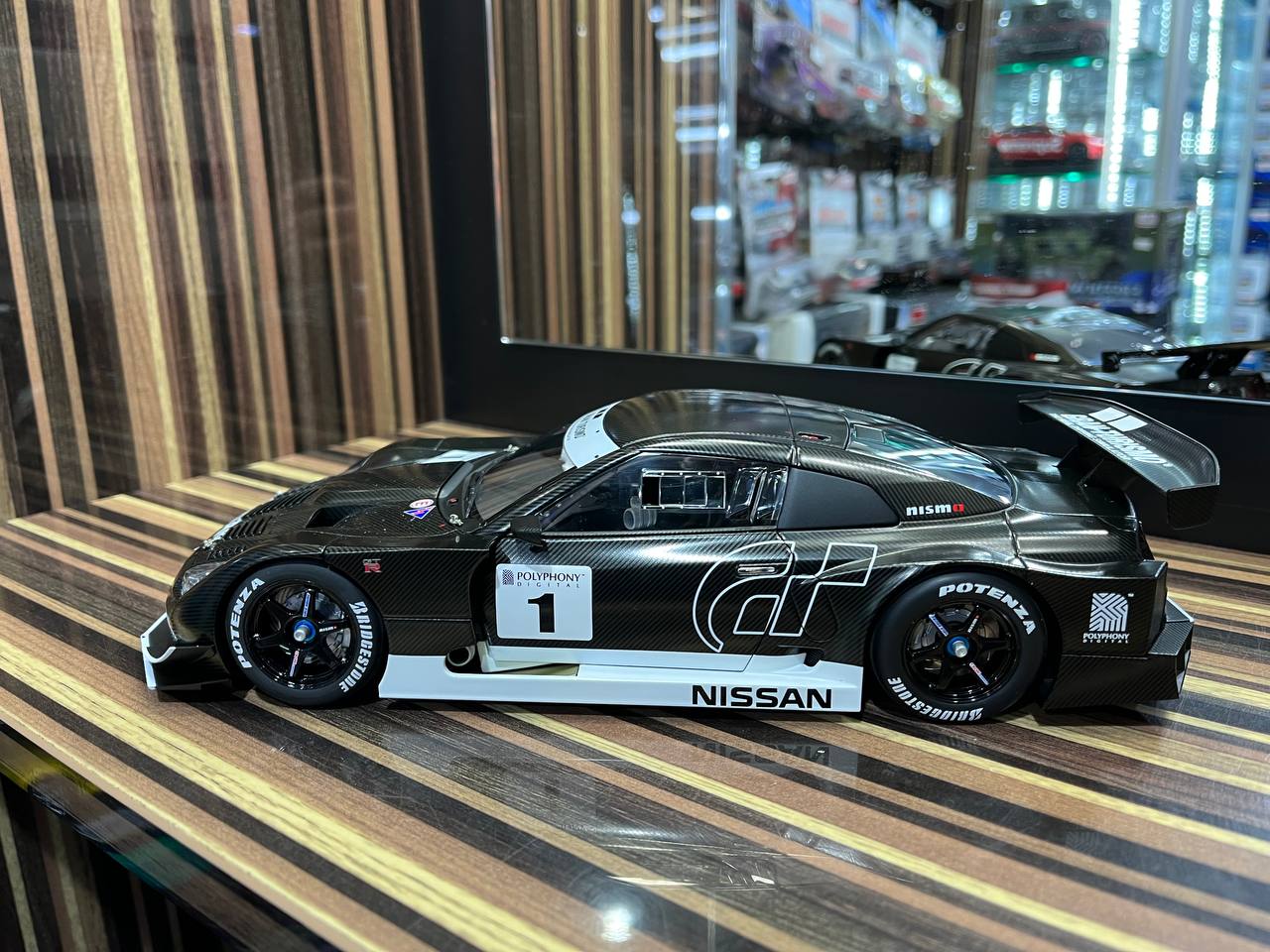 AutoArt Nissan GT-R GT500 Stealth - 1/18 Diecast Model, All Opening - Black Carbon