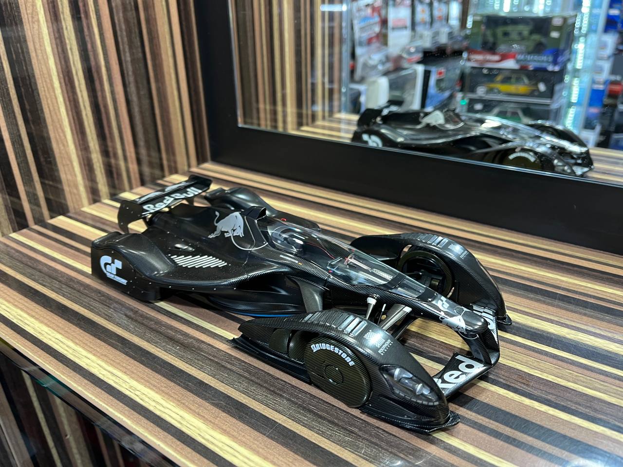 AutoArt Grand Turismo Red Bull X2010 - 1/18 Diecast Model, All Opening - Black