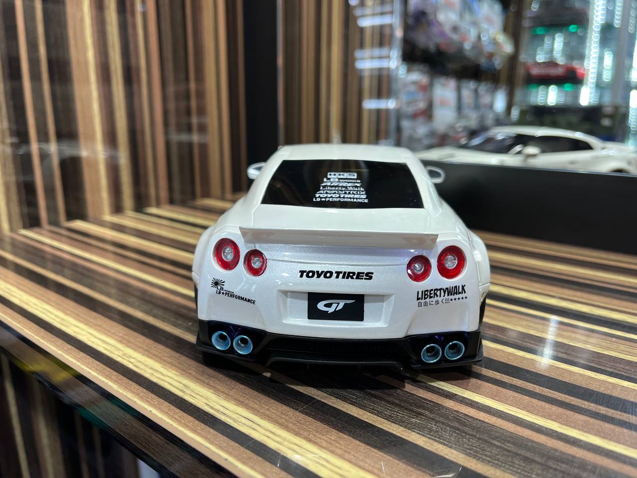 GT Spirit Nissan GTR R35 LBWK - 1/18 Resin Model, Not Opening - White