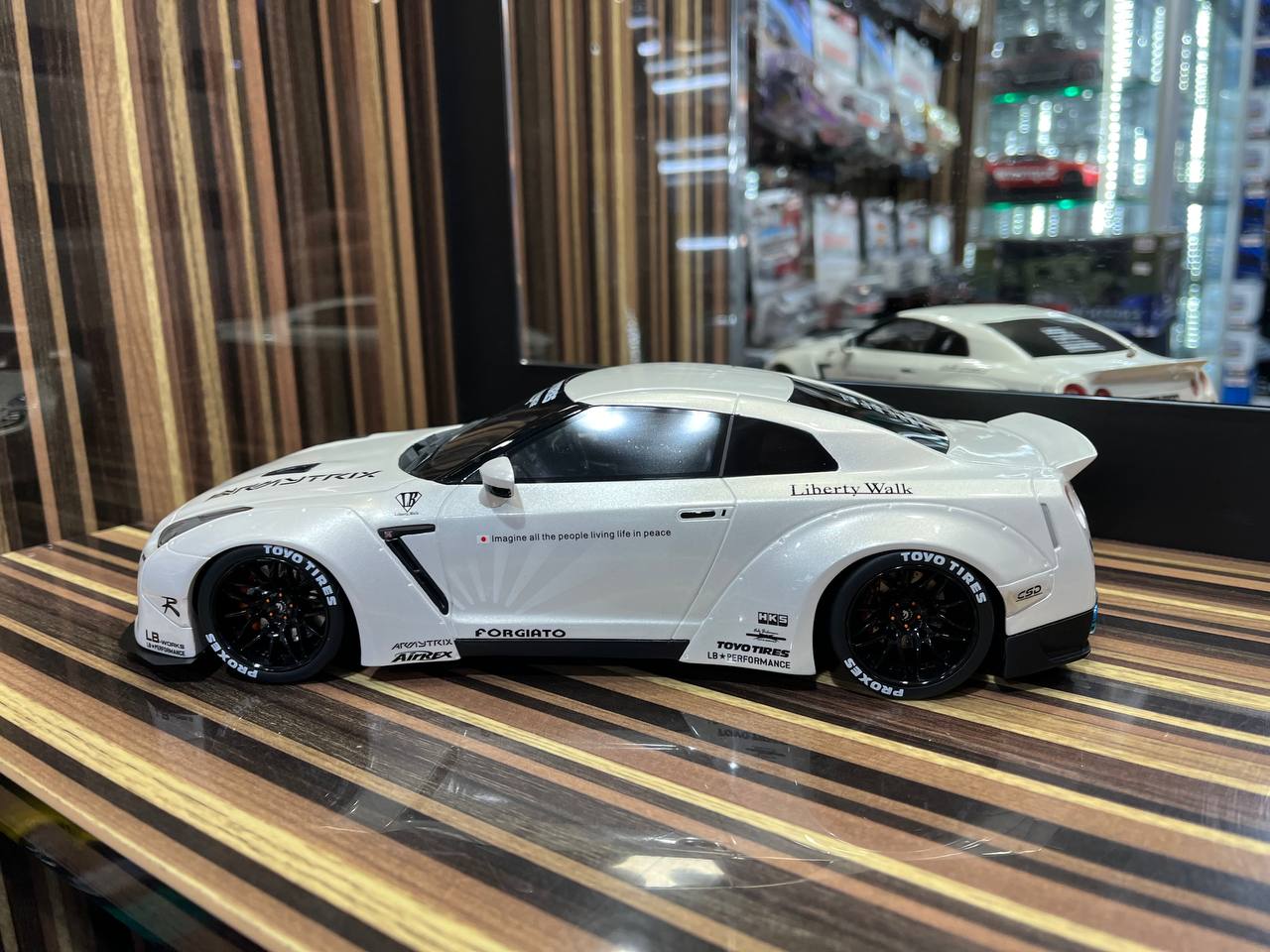 GT Spirit Nissan GTR R35 LBWK - 1/18 Resin Model, Not Opening - White