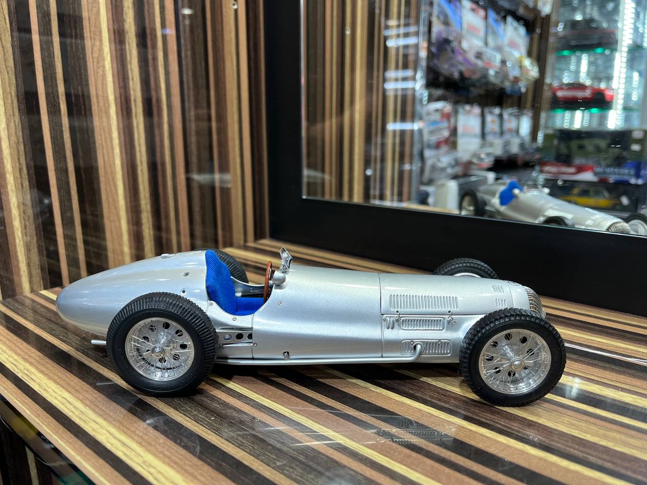 CMC Mercedes-Benz W154 - 1/18 Diecast Model, All Opening - Silver