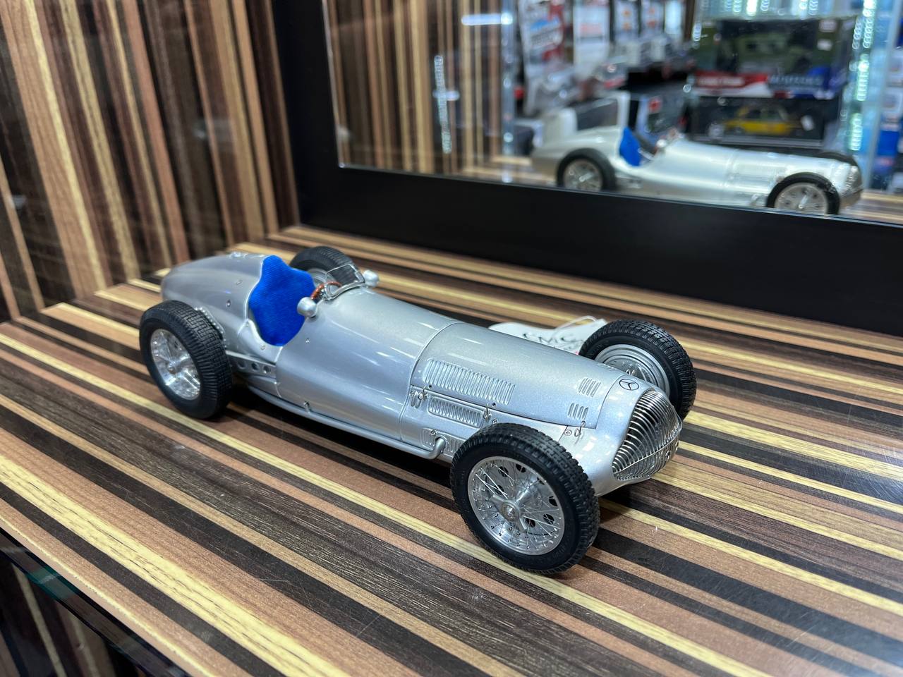 CMC Mercedes-Benz W154 - 1/18 Diecast Model, All Opening - Silver