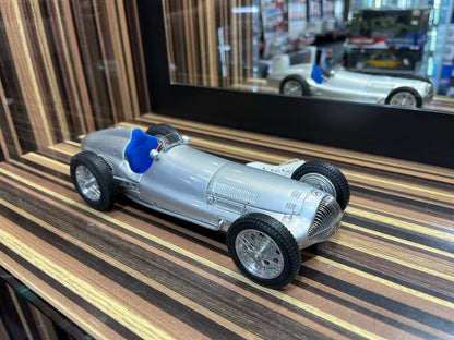 CMC Mercedes-Benz W154 - 1/18 Diecast Model, All Opening - Silver