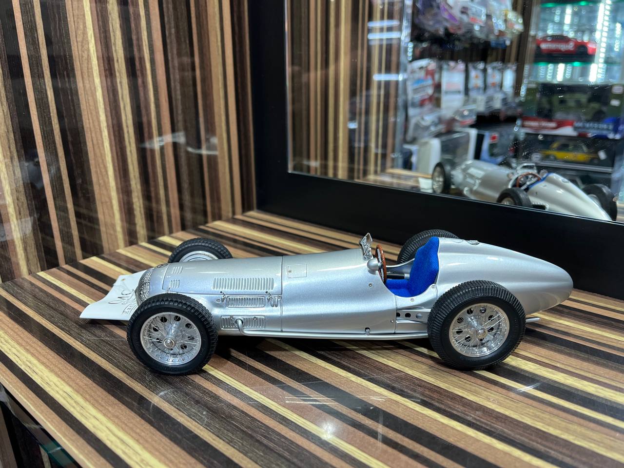 CMC Mercedes-Benz W154 - 1/18 Diecast Model, All Opening - Silver