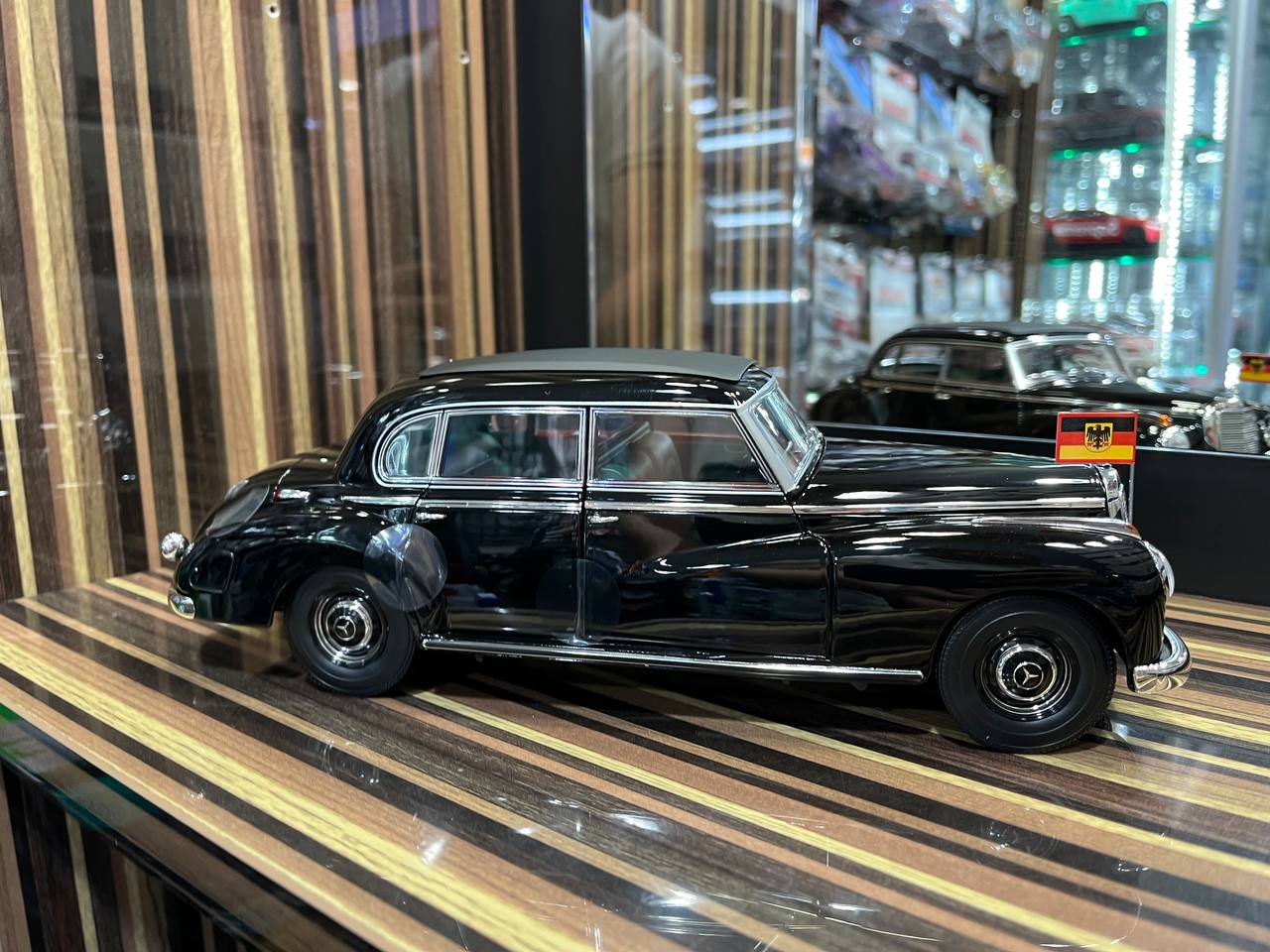 Norev Mercedes Benz 300 - 1/18 Diecast Model, All Opening - Black