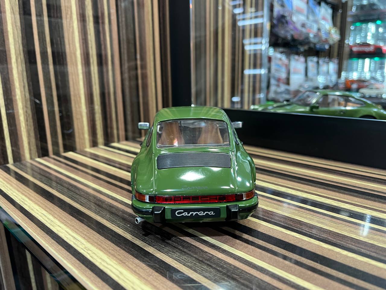 Solido Porsche 911 Carrera - 1/18 Diecast Model, Partial Opening - Green
