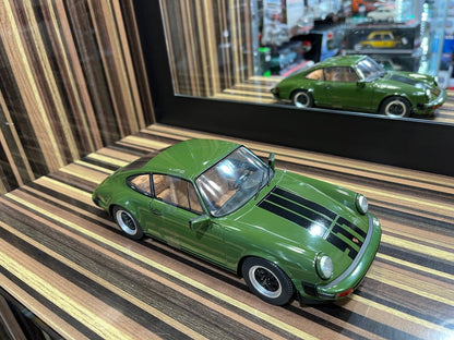 Solido Porsche 911 Carrera - 1/18 Diecast Model, Partial Opening - Green