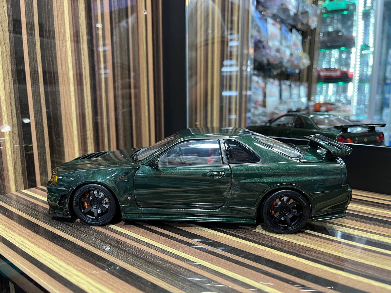 MotorHelix Nissan Skyline GT-R34 Nismo - 1/18 Diecast Model, Full Opening - Dark Green