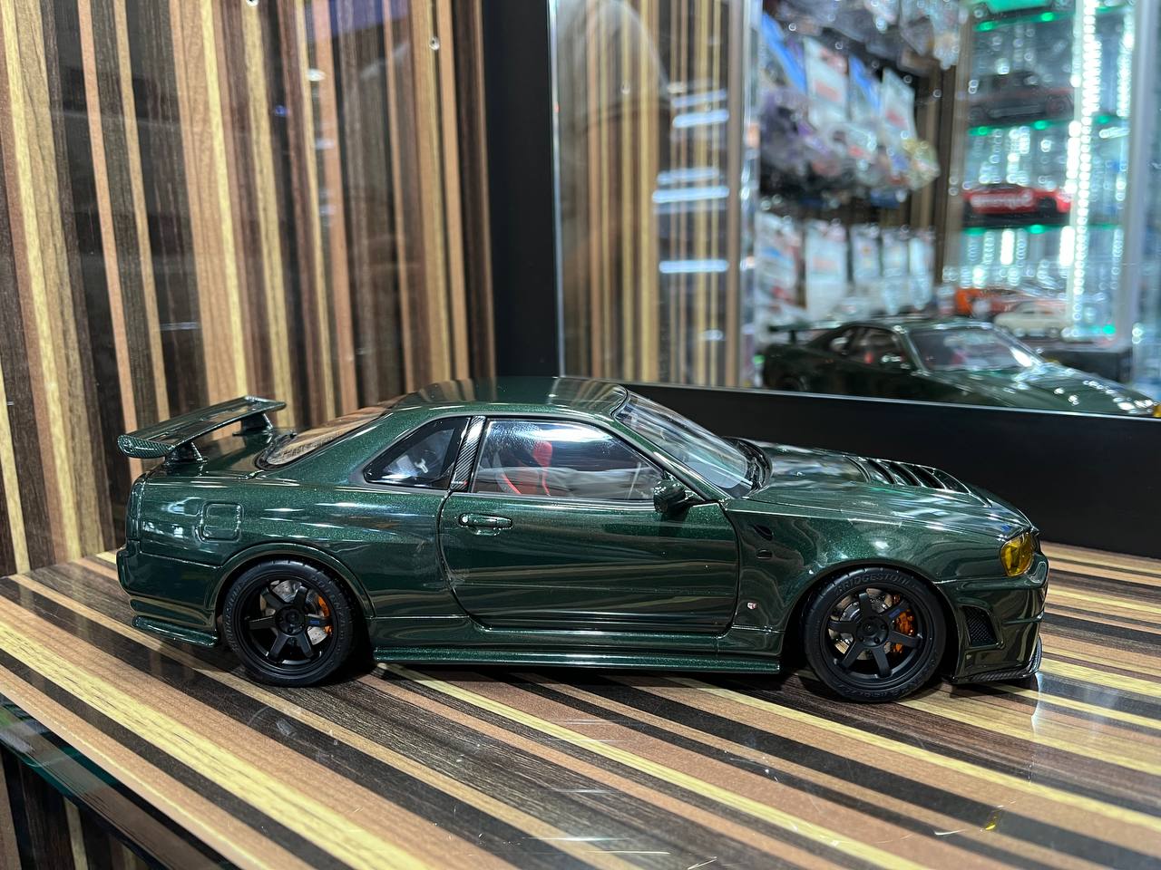 MotorHelix Nissan Skyline GT-R34 Nismo - 1/18 Diecast Model, Full Opening - Dark Green
