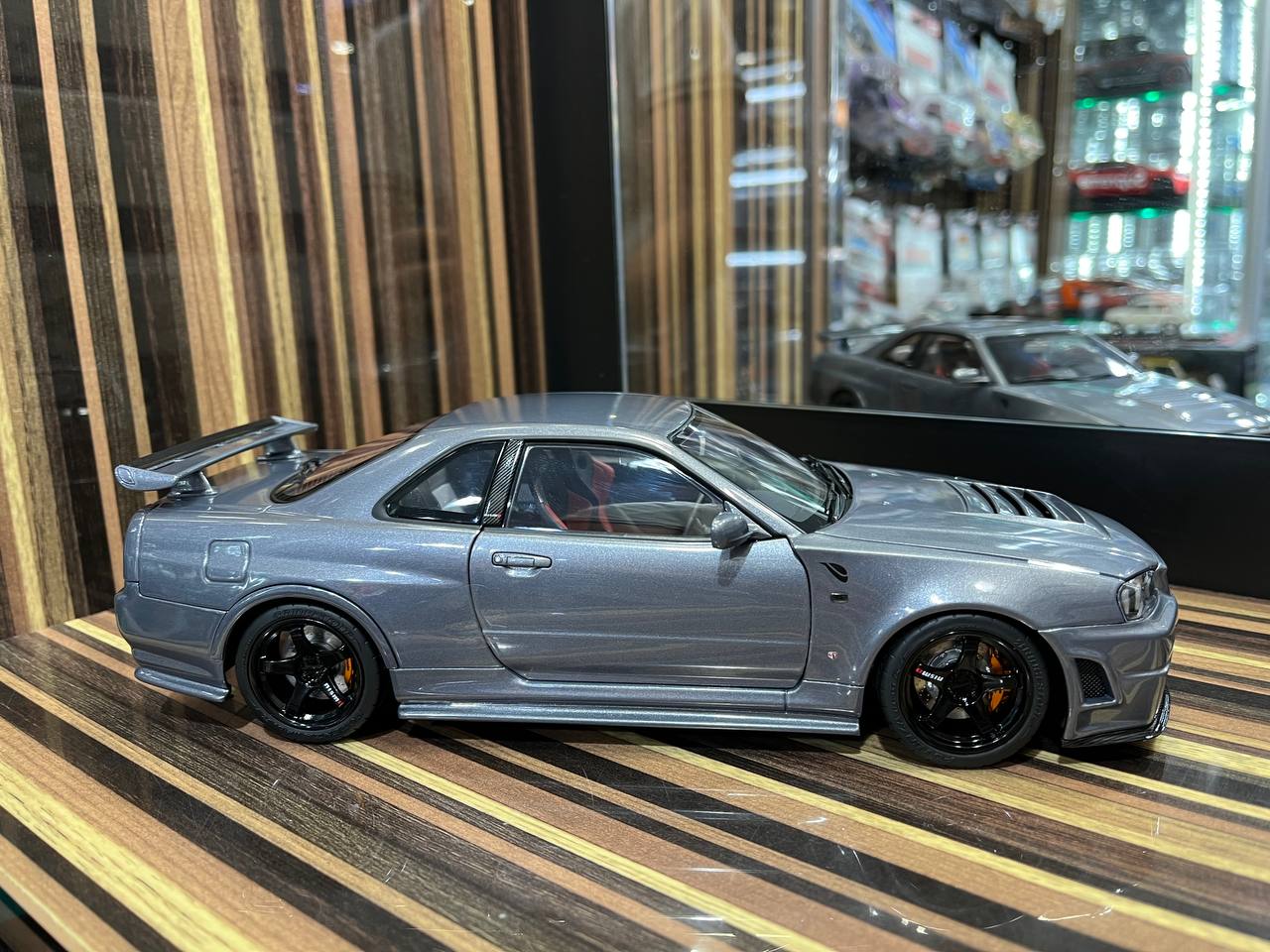 MotorHelix Nissan Skyline GT-R34 Nismo - 1/18 Diecast Model, Full Opening - Gun Metallic
