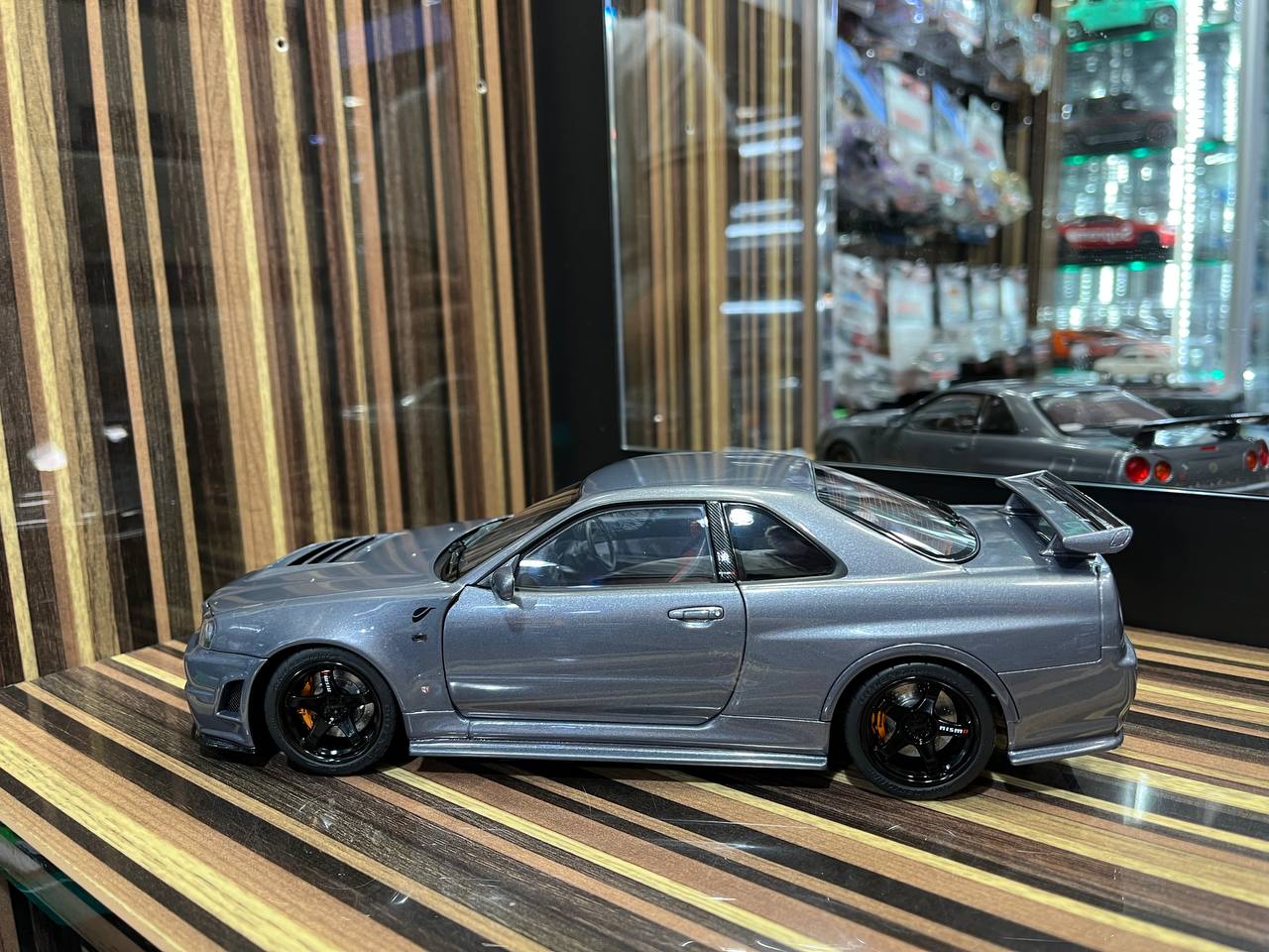 MotorHelix Nissan Skyline GT-R34 Nismo - 1/18 Diecast Model, Full Opening - Gun Metallic