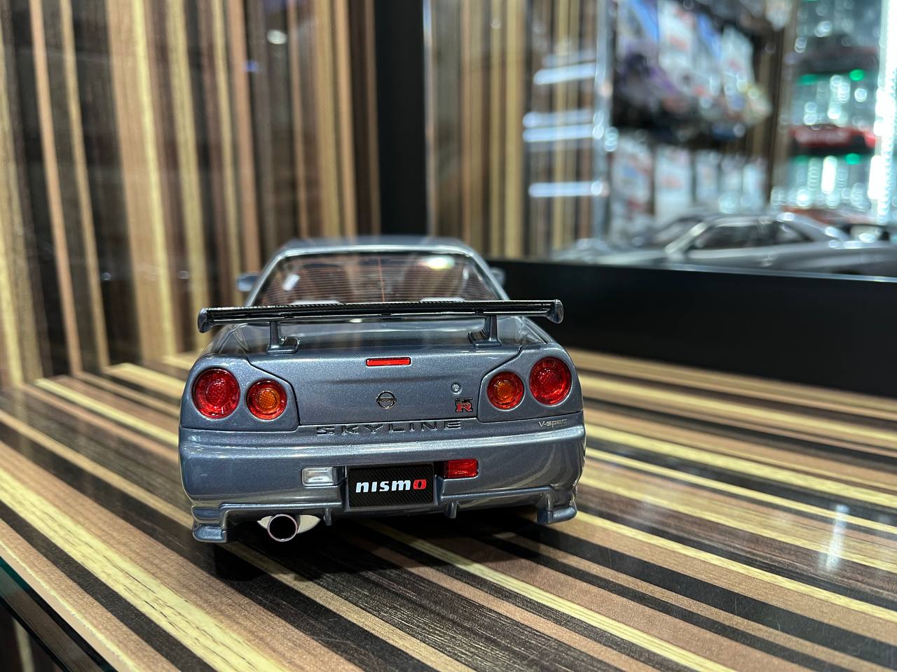 MotorHelix Nissan Skyline GT-R34 Nismo - 1/18 Diecast Model, Full Opening - Gun Metallic