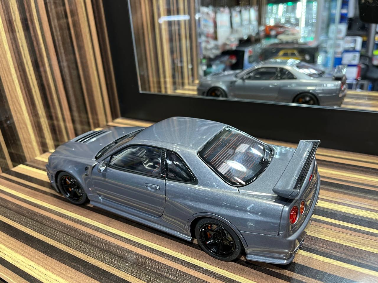 MotorHelix Nissan Skyline GT-R34 Nismo - 1/18 Diecast Model, Full Opening - Gun Metallic