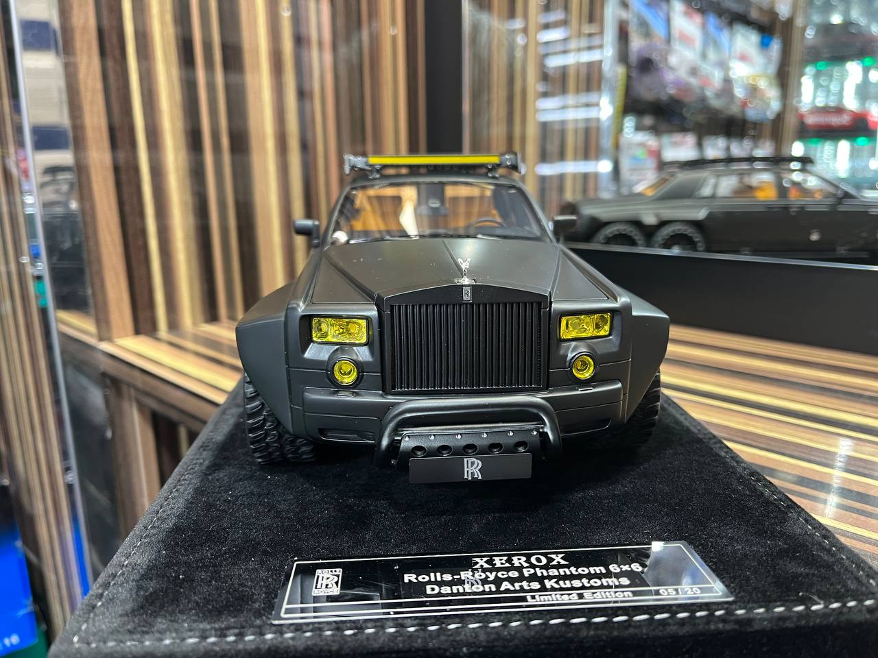 Xerox Rolls Royce Phantom 6x6 - 1/18 Resin Model, Working Lights Matt Black