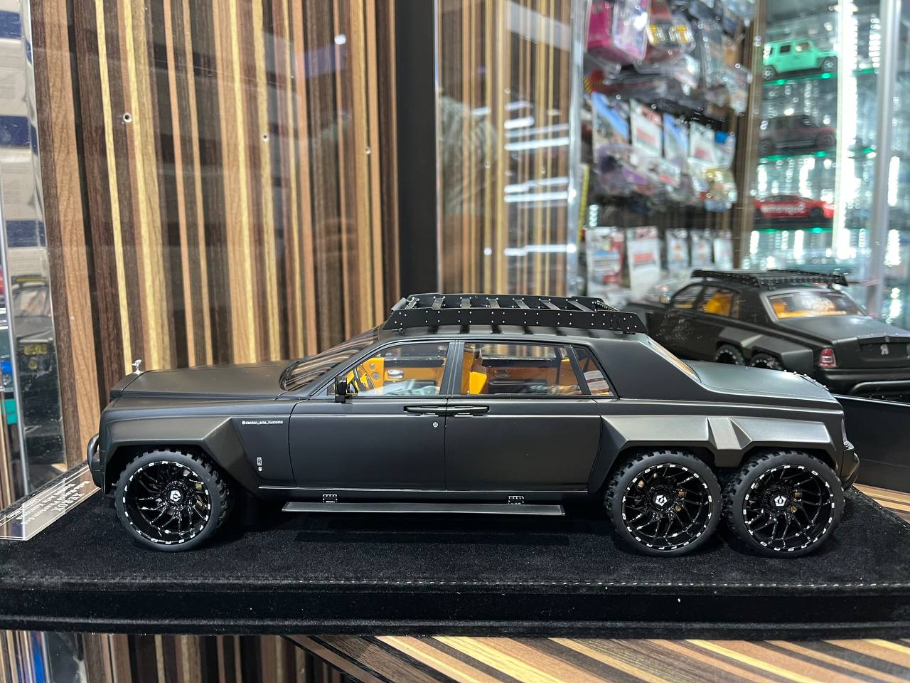 Xerox Rolls Royce Phantom 6x6 - 1/18 Resin Model, Working Lights Matt Black