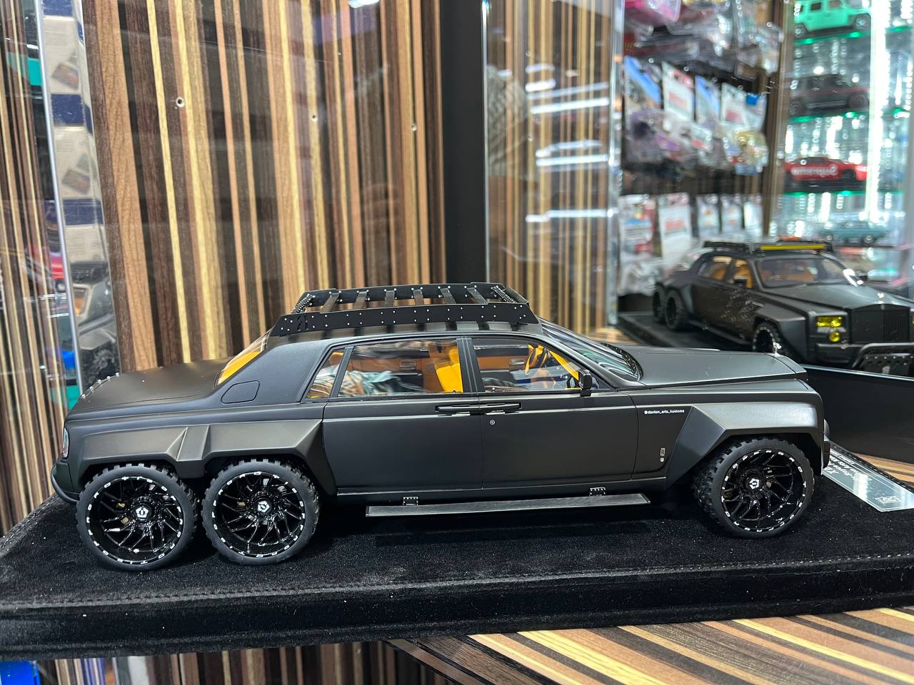 Xerox Rolls Royce Phantom 6x6 - 1/18 Resin Model, Working Lights Matt Black