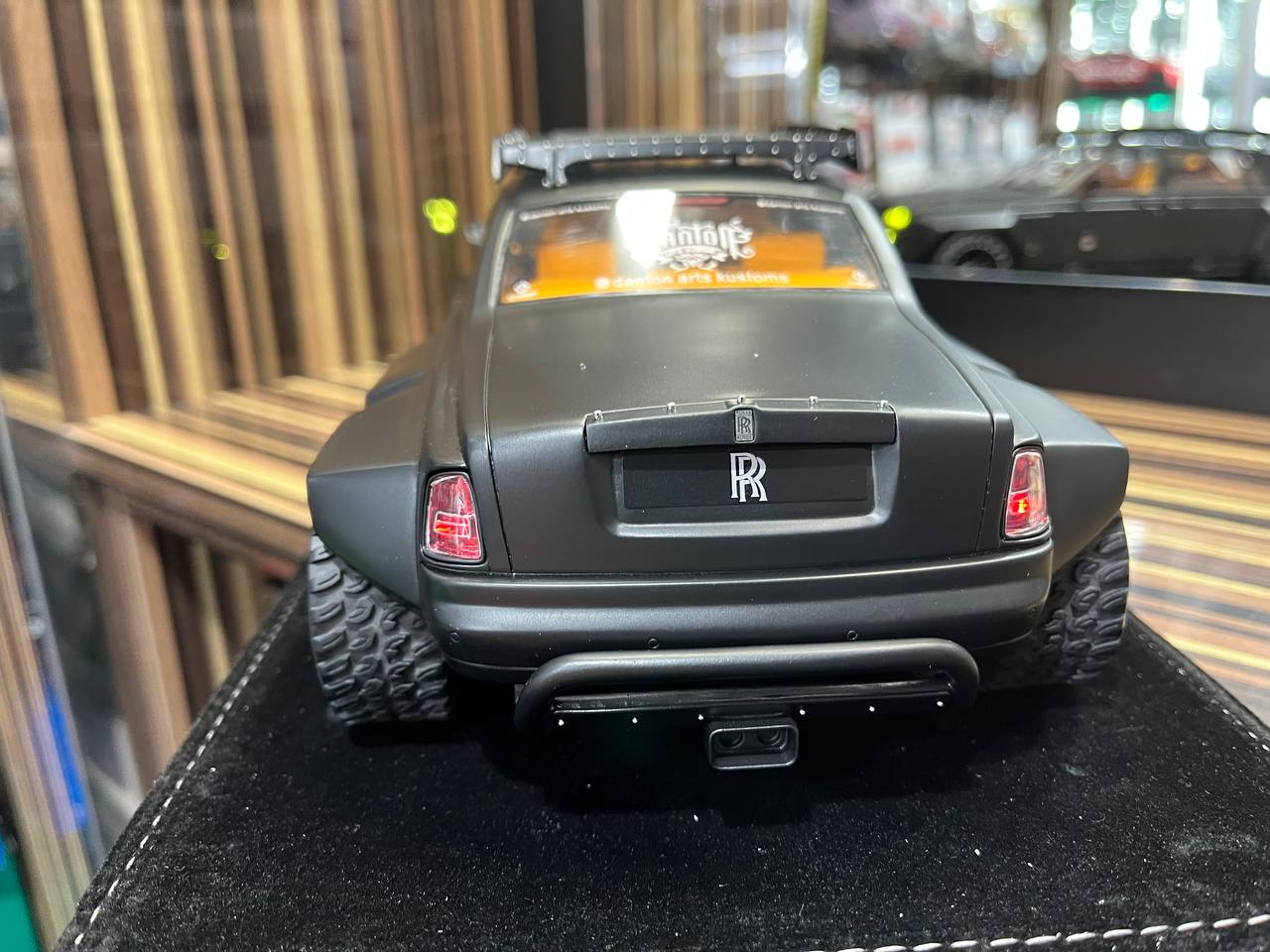 Motorhelix Land Rover Range Rover| Limited Edition Resin