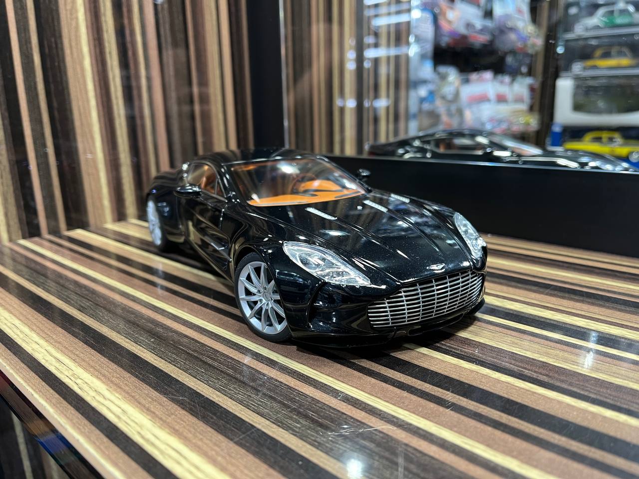 Autoart Aston Martin One-77 - 1/18 Diecast Model, All Opening - Black