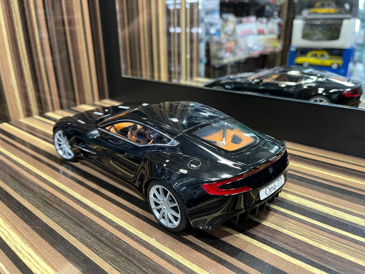 Autoart Aston Martin One-77 - 1/18 Diecast Model, All Opening - Black