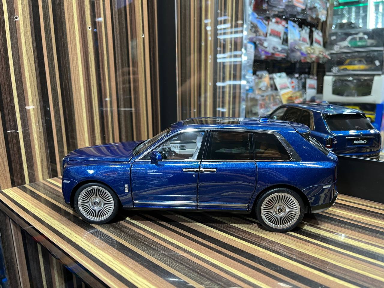 Kyosho Rolls Royce Cullinan - 1/18 Diecast Model, All Opening - Blue
