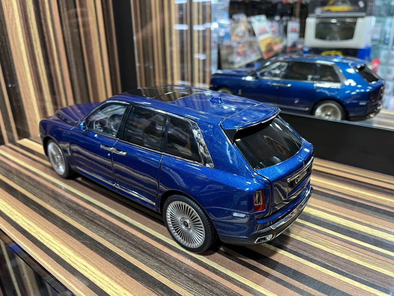 Kyosho Rolls Royce Cullinan - 1/18 Diecast Model, All Opening - Blue